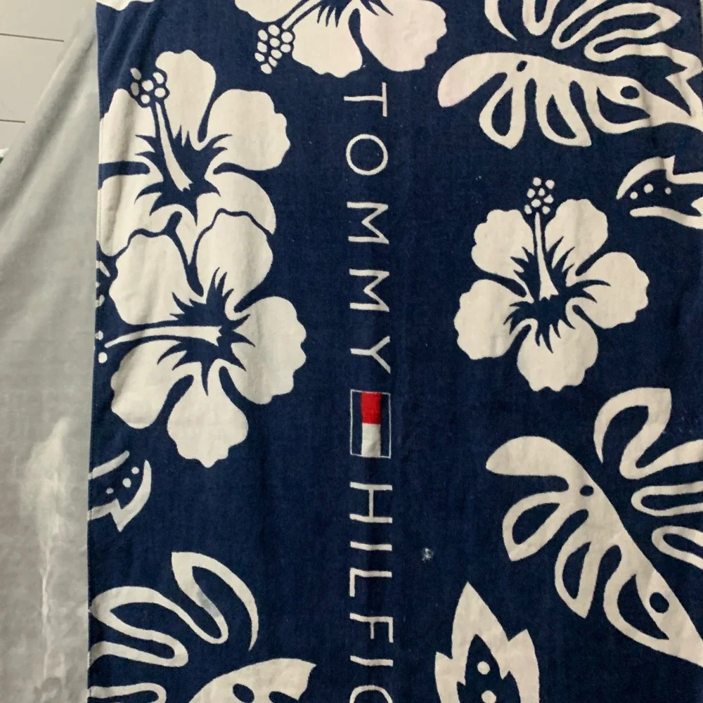 Tommy Hilfiger Beach Towel Navy White Floral Hibiscus Cotton 34x60 Logo Flaw
